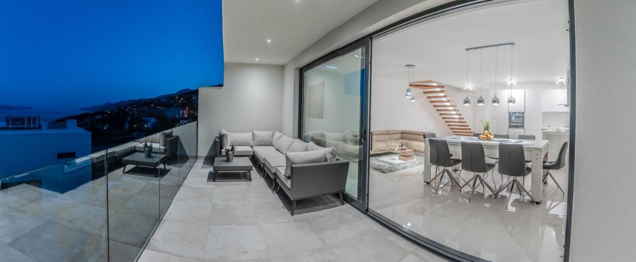 Villa The Boat With Rooftop Pool Matulji Εξωτερικό φωτογραφία
