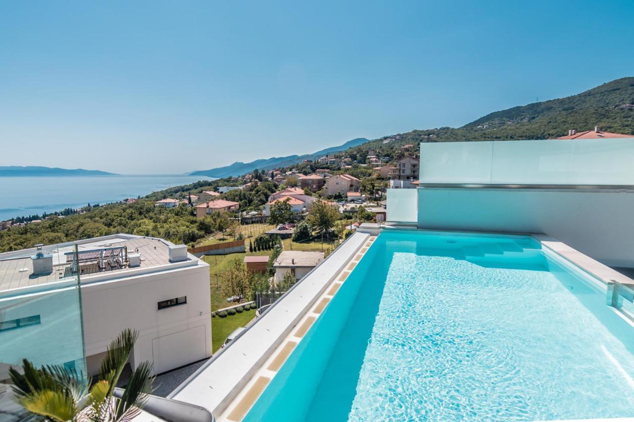 Villa The Boat With Rooftop Pool Matulji Εξωτερικό φωτογραφία